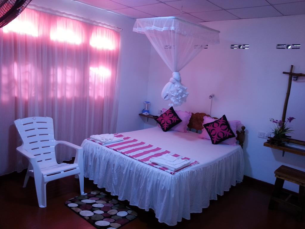 Pearl White House * Udawalawe